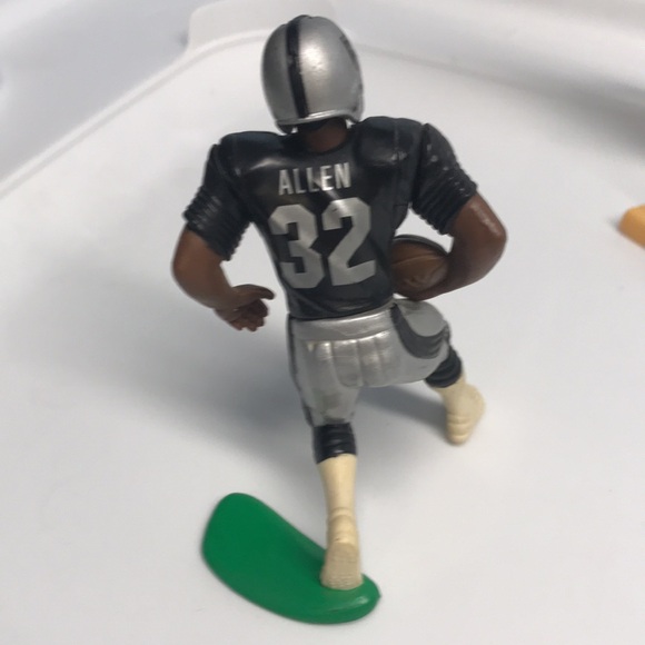 NBA, NFL and MLB Bundle of Figurine’s - Picture 5 of 14